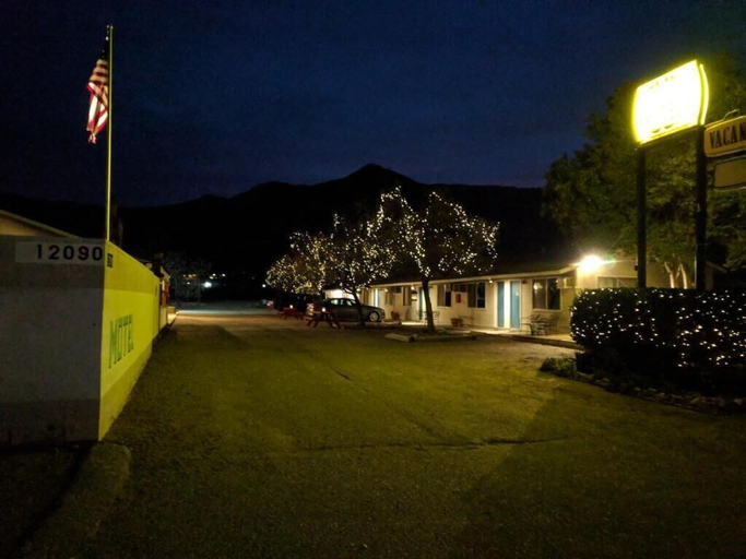 Exterior & Views 2, Lakeview Motel, Kern