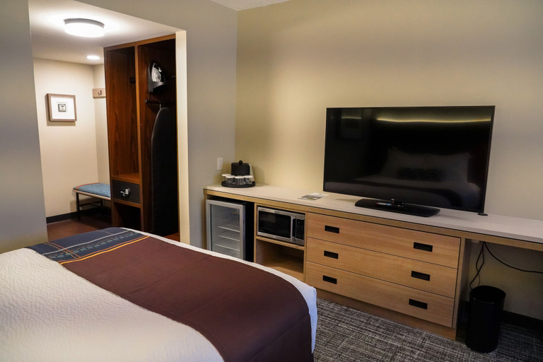 Bedroom 3, Sawmill Creek by Cedar Point Resorts, Erie
