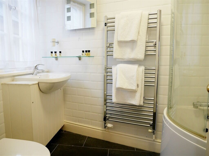 Bathroom 4, The Angel Hotel, Wiltshire