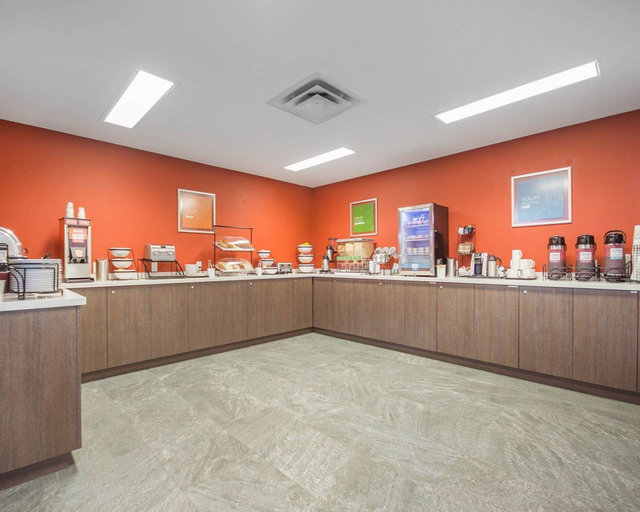 Food & Drinks 5, Comfort Inn & Suites, Comox-Strathcona
