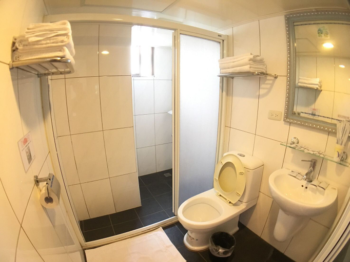 Bathroom 2, Fengchia Sandiego, Taichung