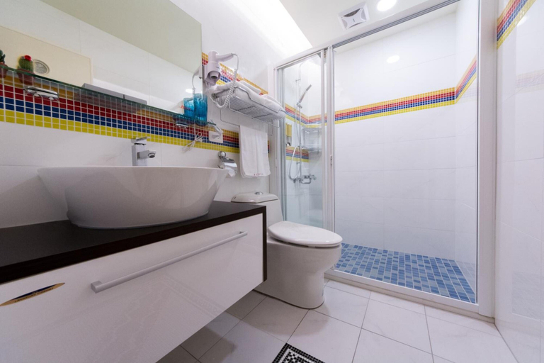 Bathroom 4, Zi Qing Cheng B&B, Hualien