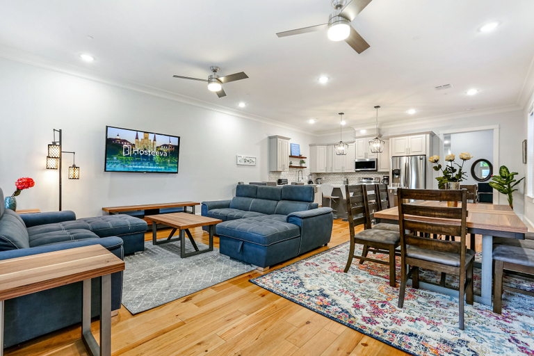 Others 5, Chic Urban Retreat with Pool Steps to Bourbon St, Orleans