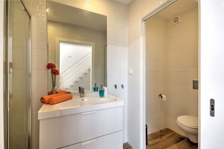 Bathroom 4, Terrace Barqueta Studio, Faro