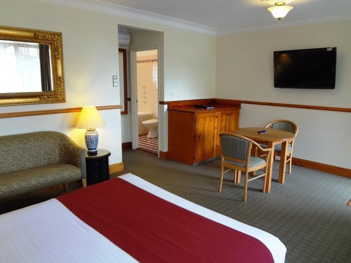 Bedroom 2, The 3 Explorers Motel, Blue Mountains