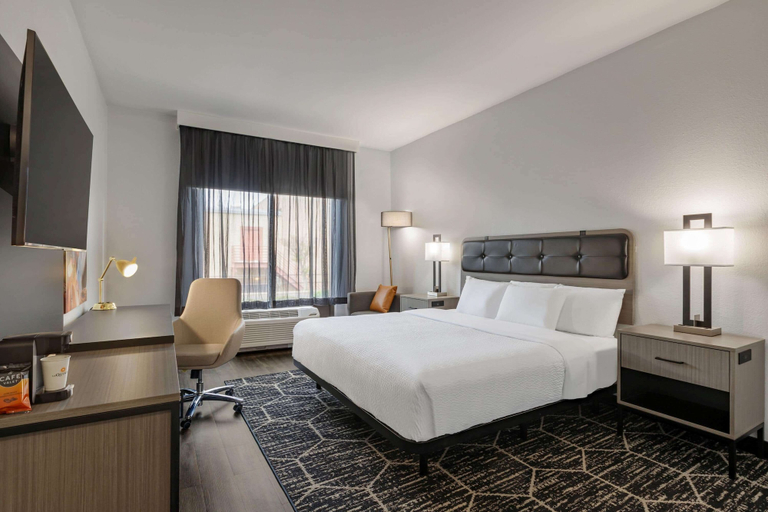 Bedroom 3, La Quinta Inn & Suites by Wyndham Dothan, Houston