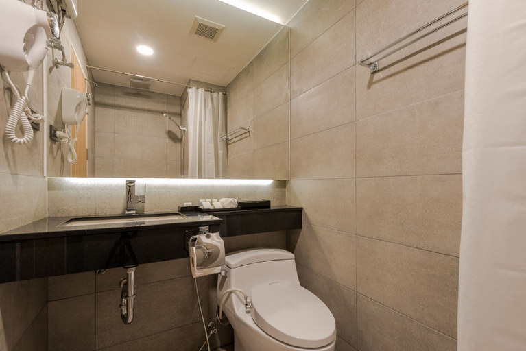Bathroom 5, Zensation The Residence, Sathorn