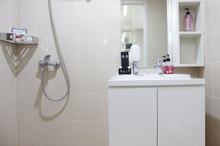 Bathroom 2, Luxurious 1BR Apartment @ Parahyangan Residence, Bandung