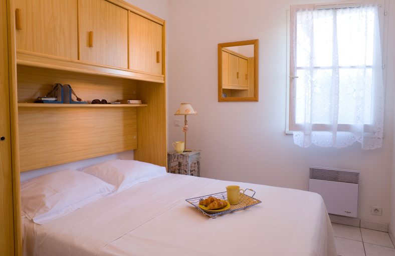 Bedroom 2, Madame Vacances Les Maisons du Lac, Vendée
