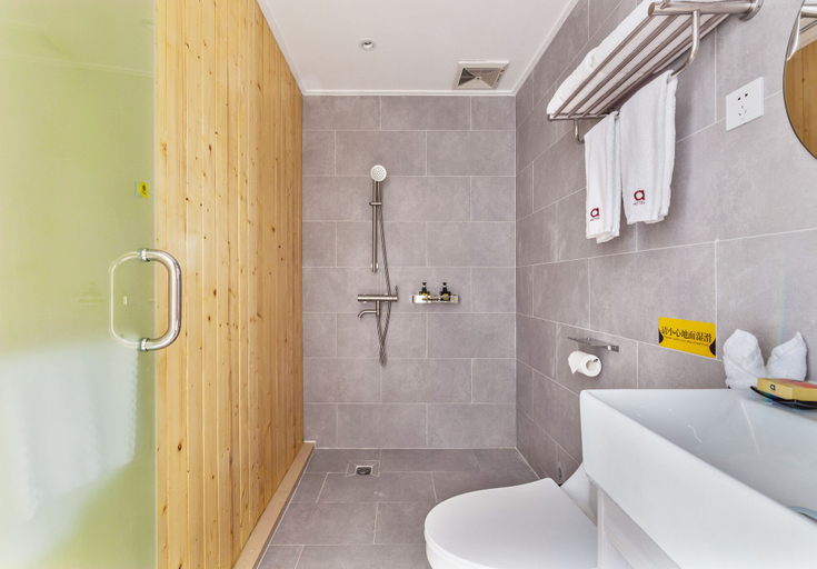 Bathroom 4, Wu Xi Hotel, Foshan