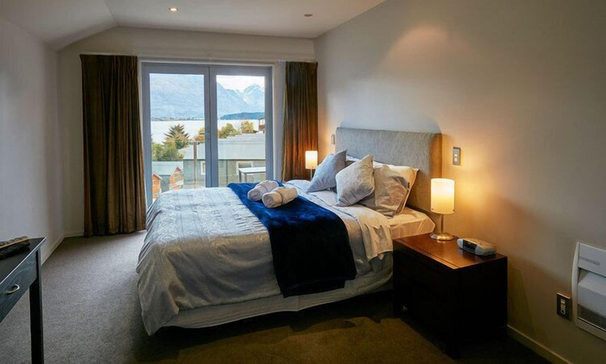 Bedroom 3, Alpine Village - Lake Edge Studio Apartment, Queenstown-Lakes