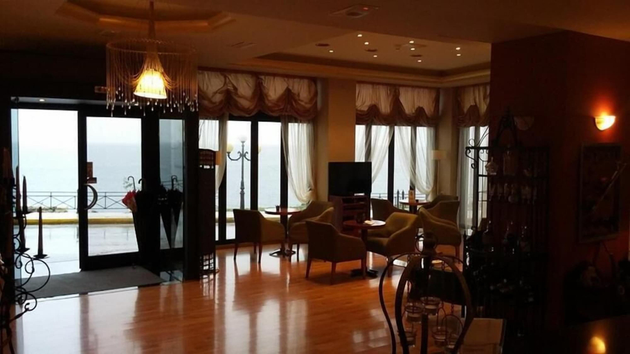 Food & Drinks 4, Hotel Queens Leriotis, Attica