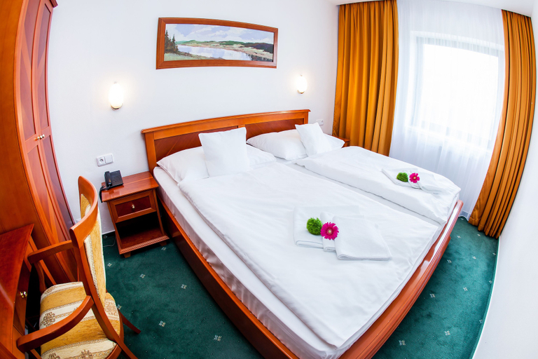 Bedroom 4, Hotel Patria, Poprad
