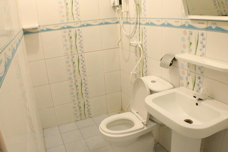 Bathroom 4, Feridhoo Inn, North Ari Atoll