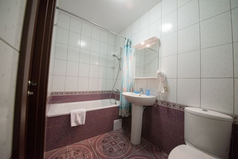 Bathroom 3, Hotel Aurora, Krasnodar gorsovet
