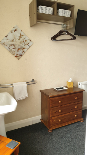 Others 4, Pensalda Guest House, Cornwall