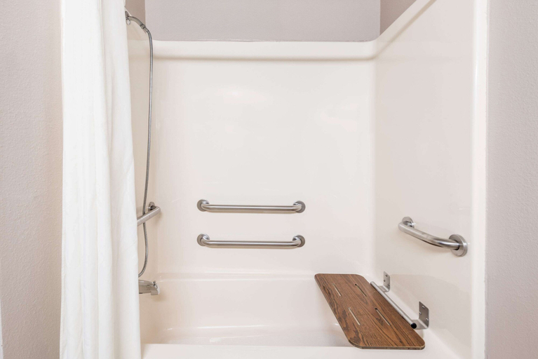 Bathroom 4, Super 8 by Wyndham Fort Worth North, Fort Worth