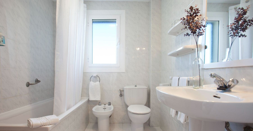 Bathroom 4, Hotel Cala Murada, Baleares
