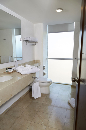 Bathroom 4, Ejecutivo Express Consulado, Guadalajara
