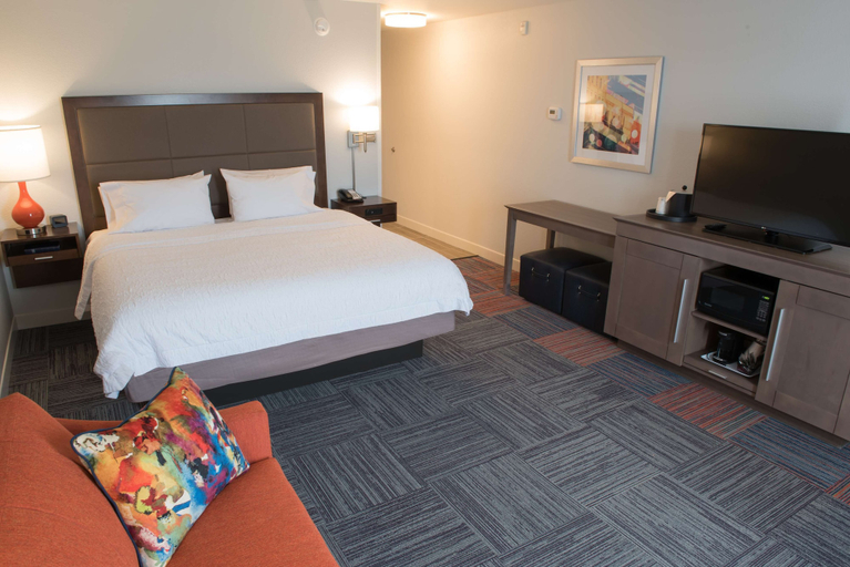 Bedroom 2, Hampton Inn & Suites Bay City, Bay