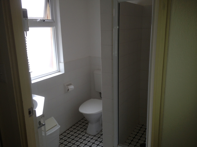 Bathroom 3, The 3 Explorers Motel, Blue Mountains