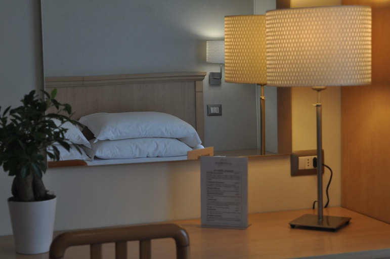Bedroom 4, Hotel Adriatic & Beauty, Rimini