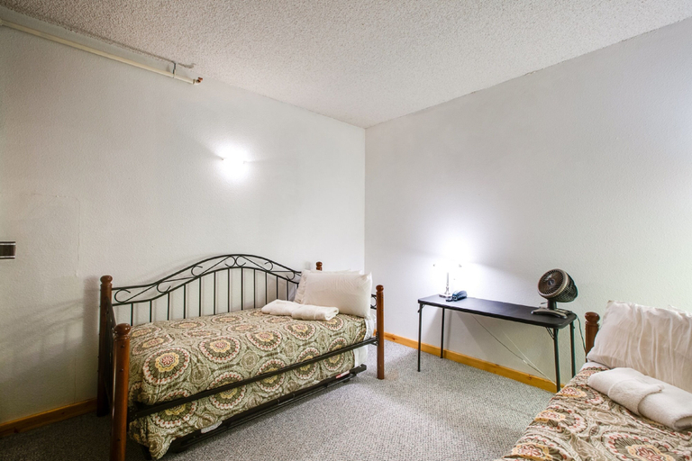 Bedroom 3, 56SLL - Fireplace - Inexpensive - Kitchenette - Sleeps 4, Whatcom