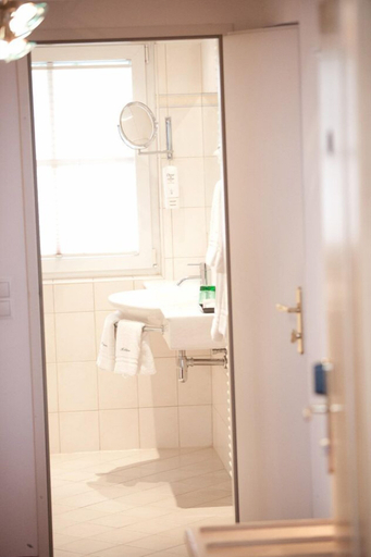 Bathroom 5, Hotel Kohlpeter, Salzburg