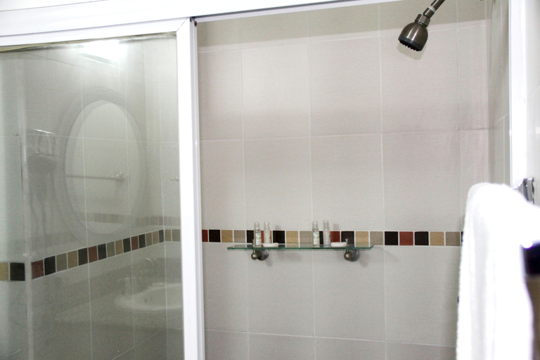 Bathroom 4, Hotel Terranova, Panamá