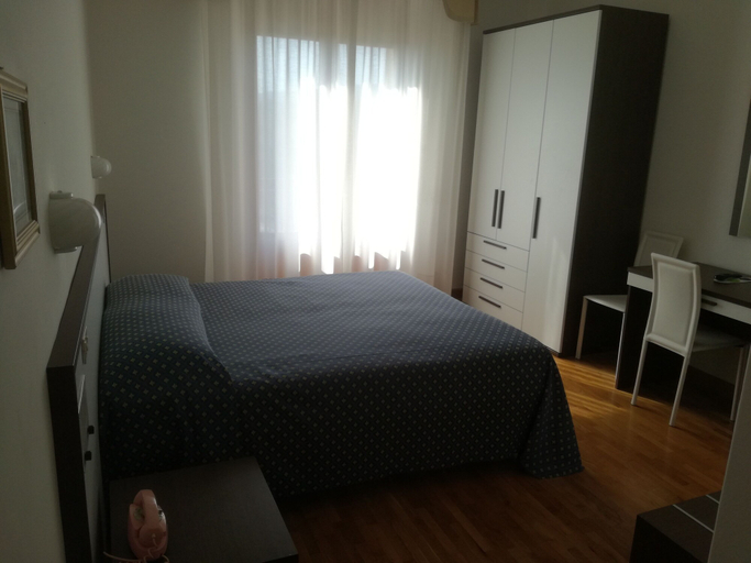 Bedroom 3, Cristallo, Siena