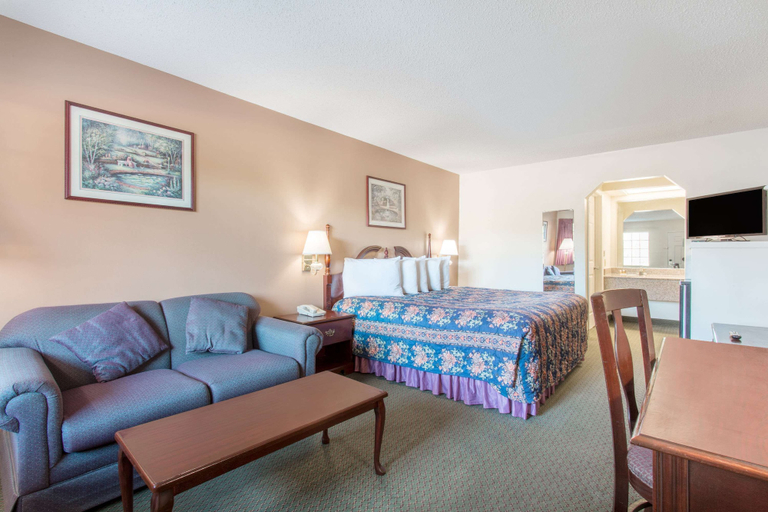 Bedroom 2, Days Inn by Wyndham Picayune, Pearl River