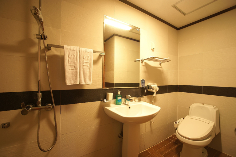 Bathroom 4, Aewol ParkHill Village, Jeju