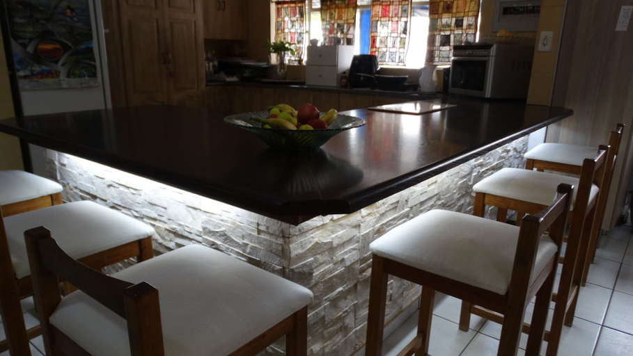 Food & Drinks 4, Sleepers Villa, Capricorn