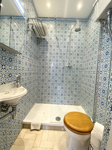 Bathroom 2, Stylish Apartments in Pimlico, London