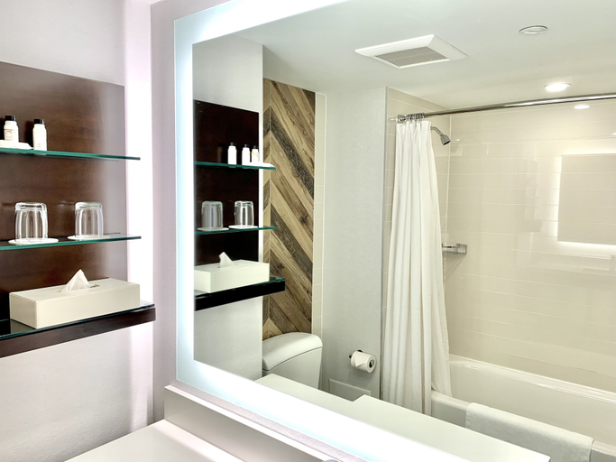 Bathroom 3, Delta Hotels by Marriott Sherbrooke Conference Centre, La Région-Sherbrookoise