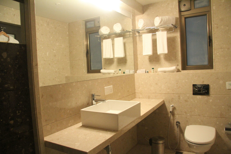 Bathroom 4, Hotel Beacon T2, Mumbai Suburban
