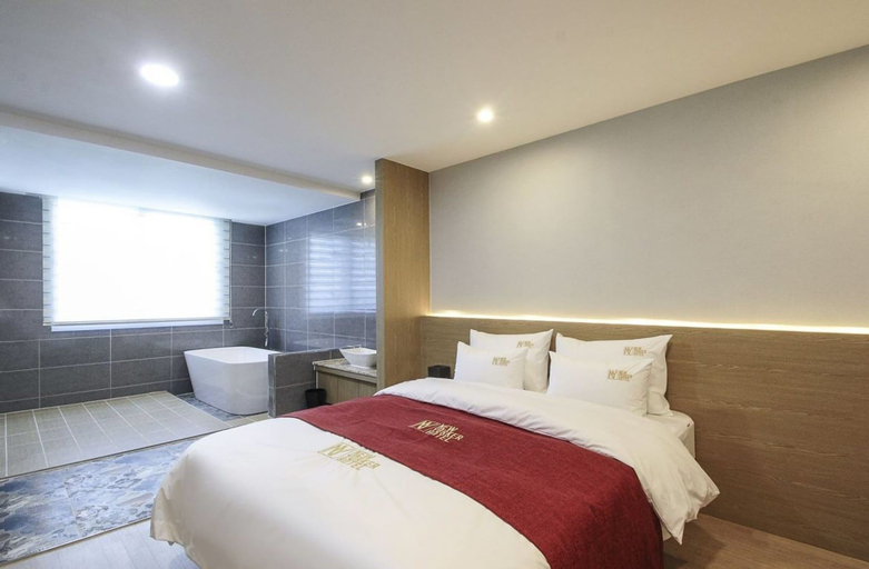 Bedroom 3, New Yorker Hotel, Jinju