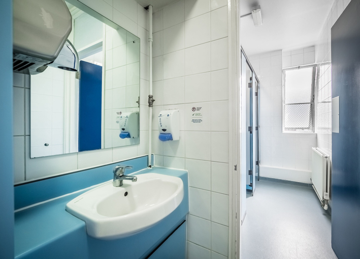 Bathroom 4, LSE Carr-Saunders Hall - Campus Accommodation, London
