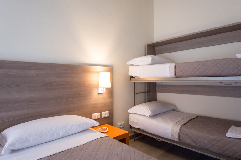 Bedroom 2, San Felice 135, Bologna