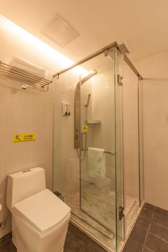 Bathroom 4, 7 Days Inn Yunfu Jinshan Bus Terminal New Century Plaza, Yunfu