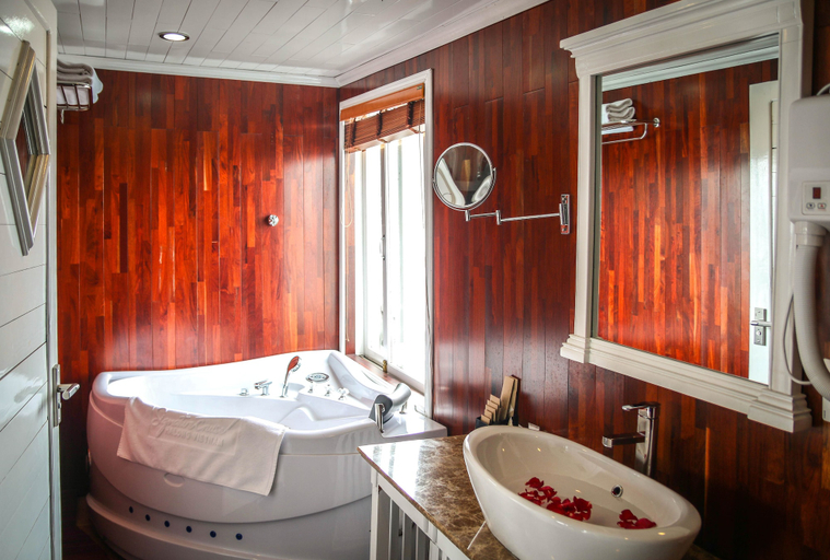 Bathroom 4, Signature Halong Cruise, Hạ Long