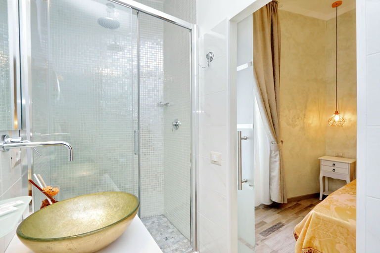 Bathroom 5, Just Chilling Suite, Rome