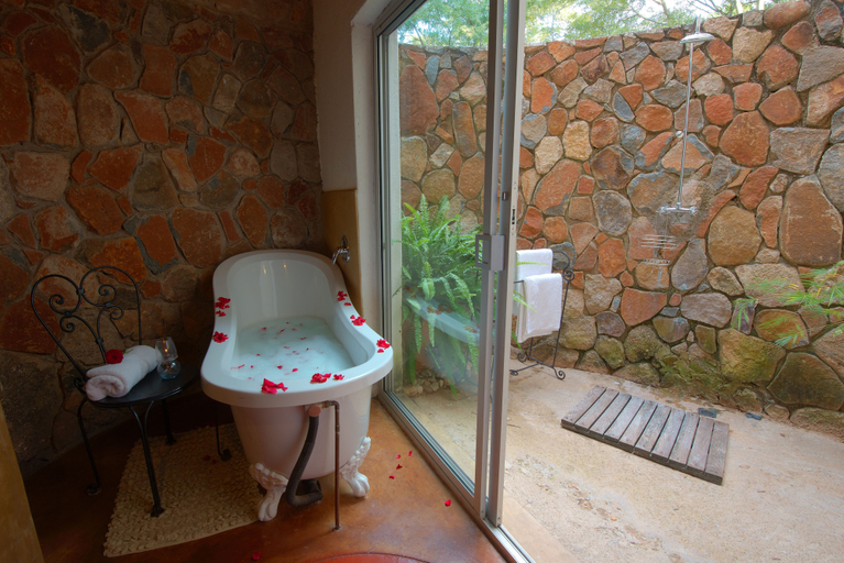 Bathroom 3, Bushman Rock Safaris, Goromonzi