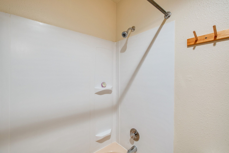Bathroom 4, 56SLL - Fireplace - Inexpensive - Kitchenette - Sleeps 4, Whatcom