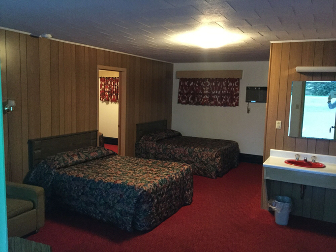 Bedroom 4, Cedars Motel, Gogebic