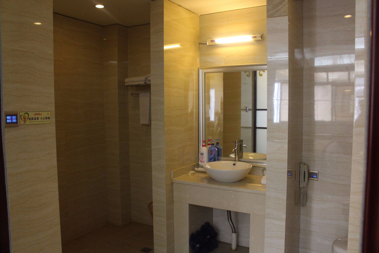 Bathroom 4, Hukou Jun'an Hotel, Jiujiang