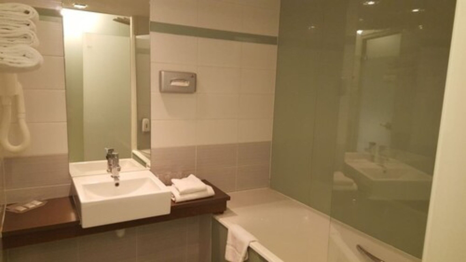 Bathroom 4, Hotel Europole, Isère