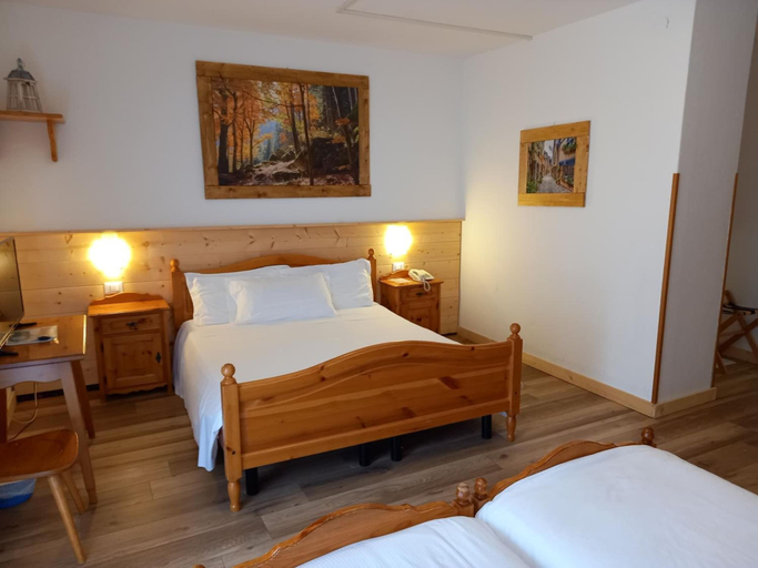 Bedroom 3, Hotel Scoiattolo, Belluno