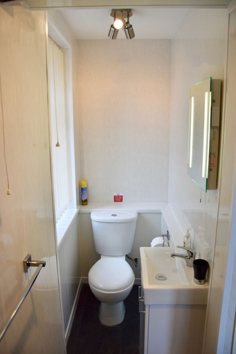 Bathroom 3, Empress Select Holiday Flats, Blackpool