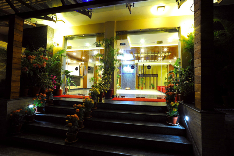 Exterior & Views 2, Hotel Queens Park, Gandaki